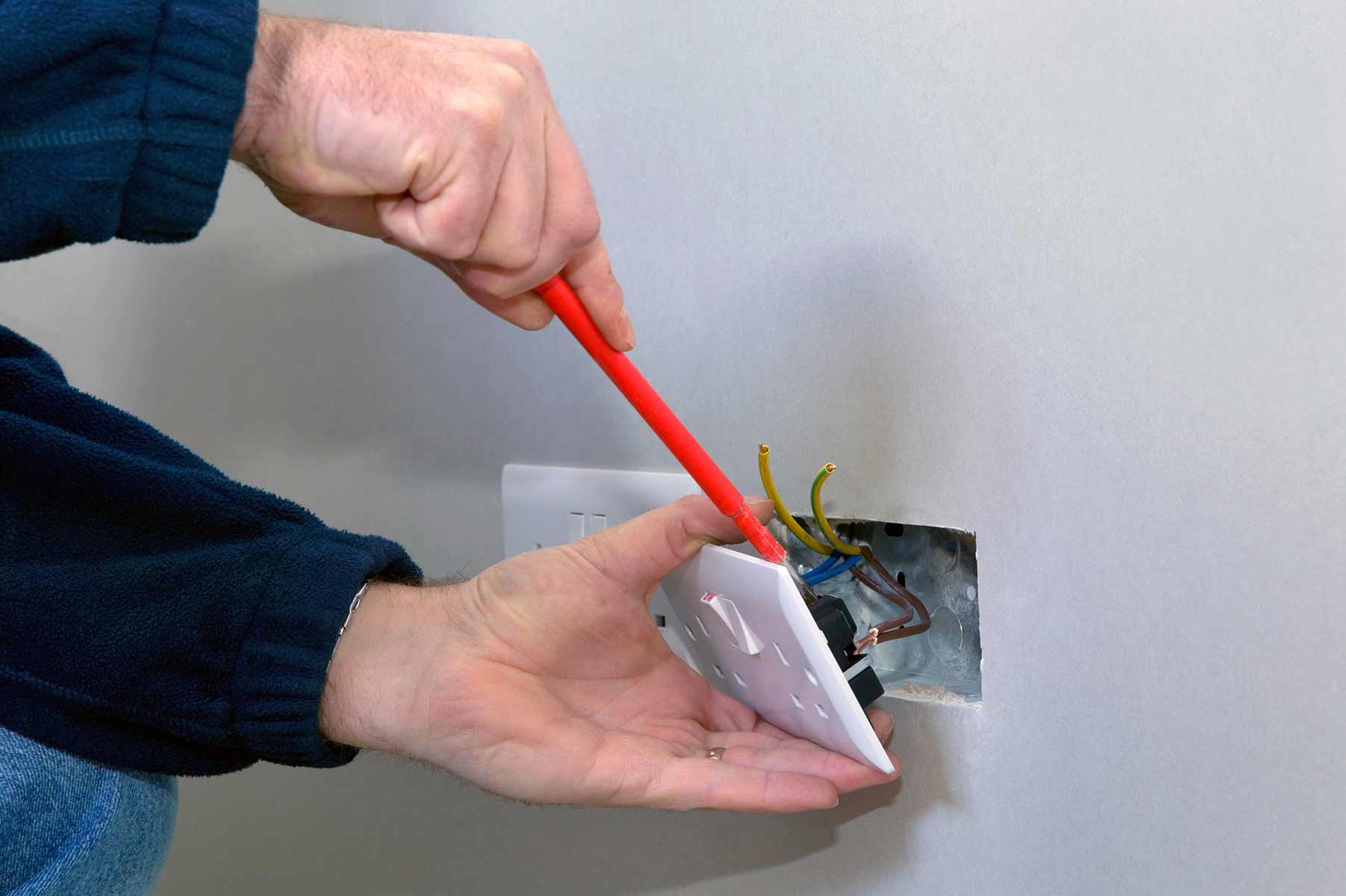Our electricians can install plug sockets for domestic and commercial proeprties in Twickenham and the local area. 